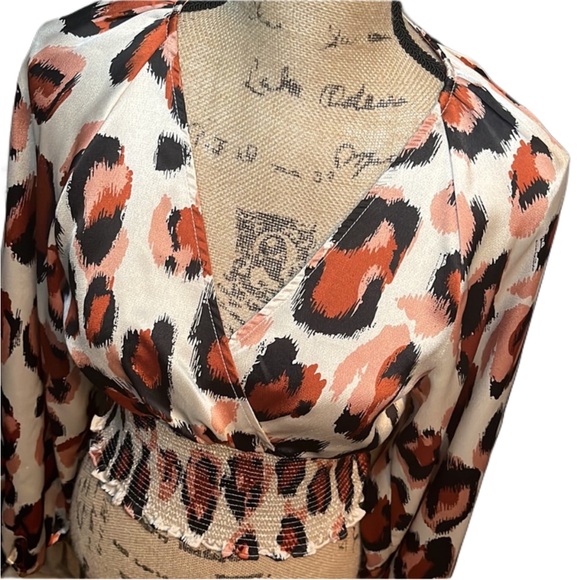 Bold and bright top - Picture 2 of 6